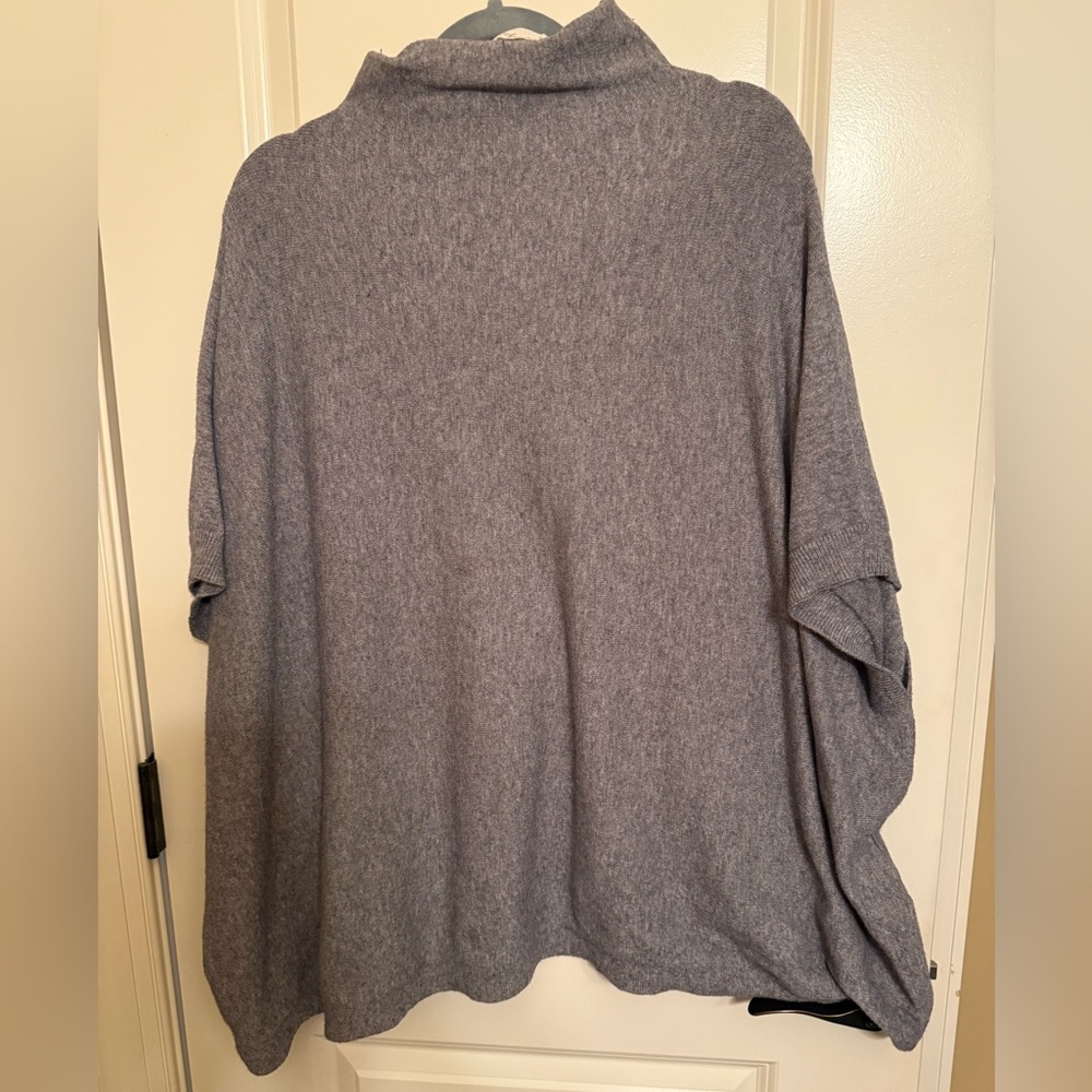 Chic Heather Gray Women's Poncho with Pockets - Picture 5 of 5